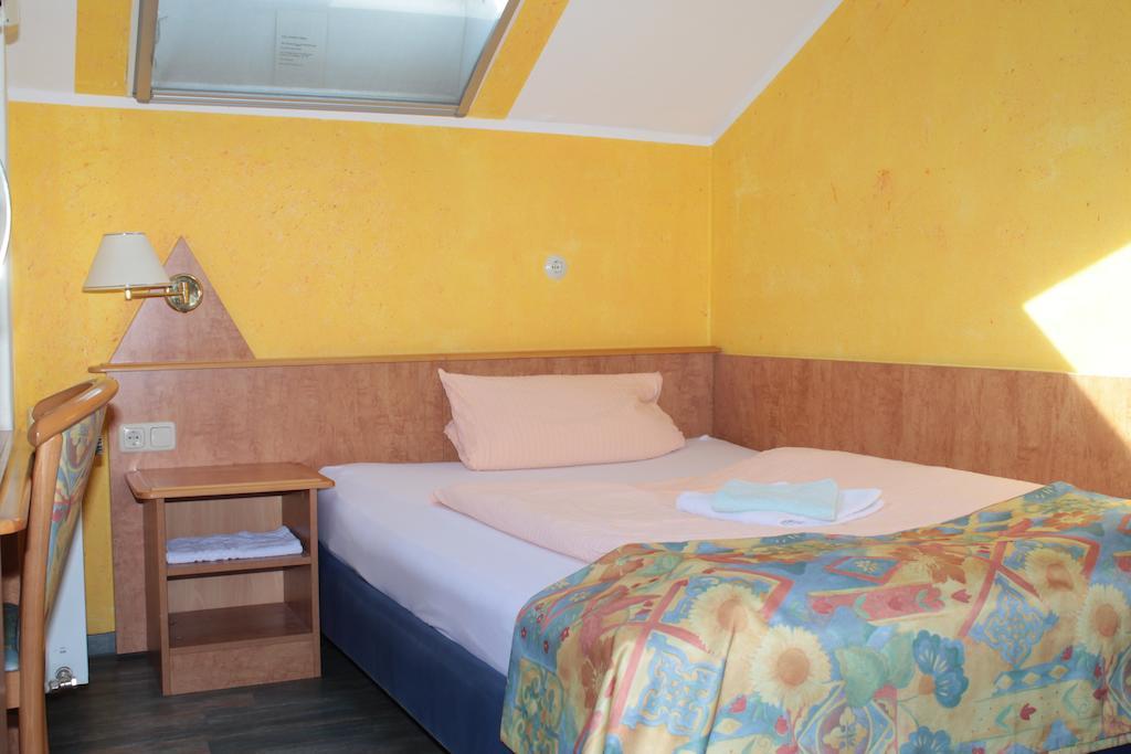Garni Zum Adler Hotel Gensingen Ruang foto