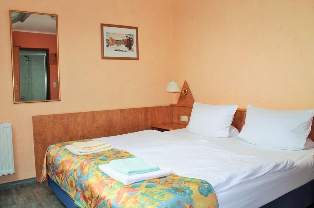 Garni Zum Adler Hotel Gensingen Ruang foto
