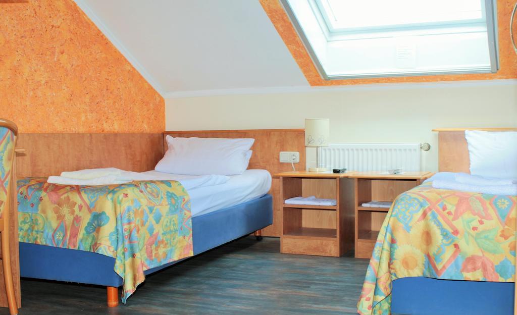 Garni Zum Adler Hotel Gensingen Ruang foto