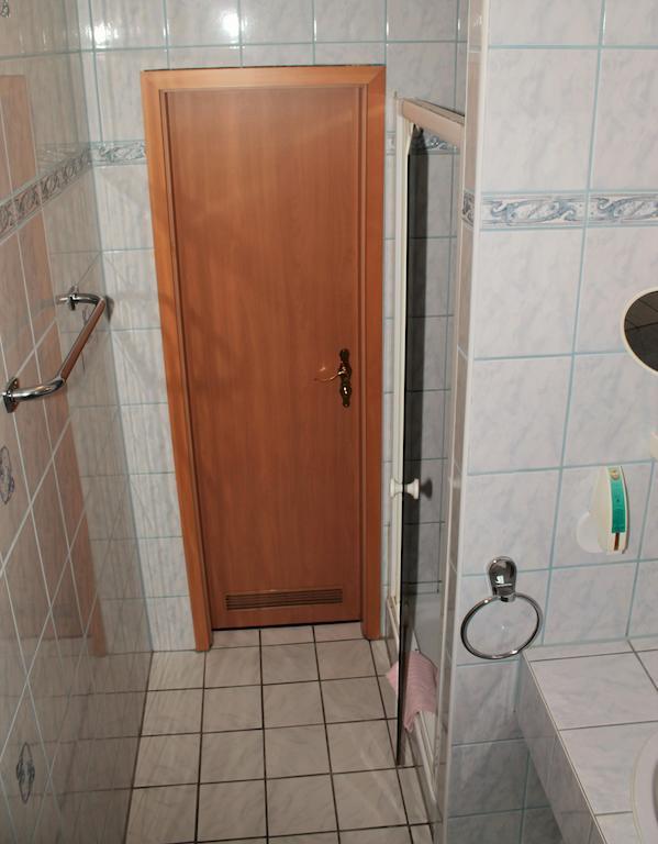 Garni Zum Adler Hotel Gensingen Ruang foto