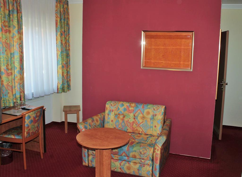 Garni Zum Adler Hotel Gensingen Ruang foto