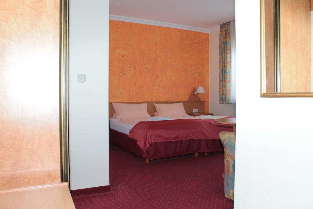 Garni Zum Adler Hotel Gensingen Ruang foto