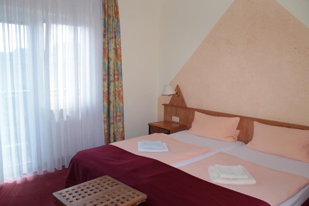 Garni Zum Adler Hotel Gensingen Ruang foto